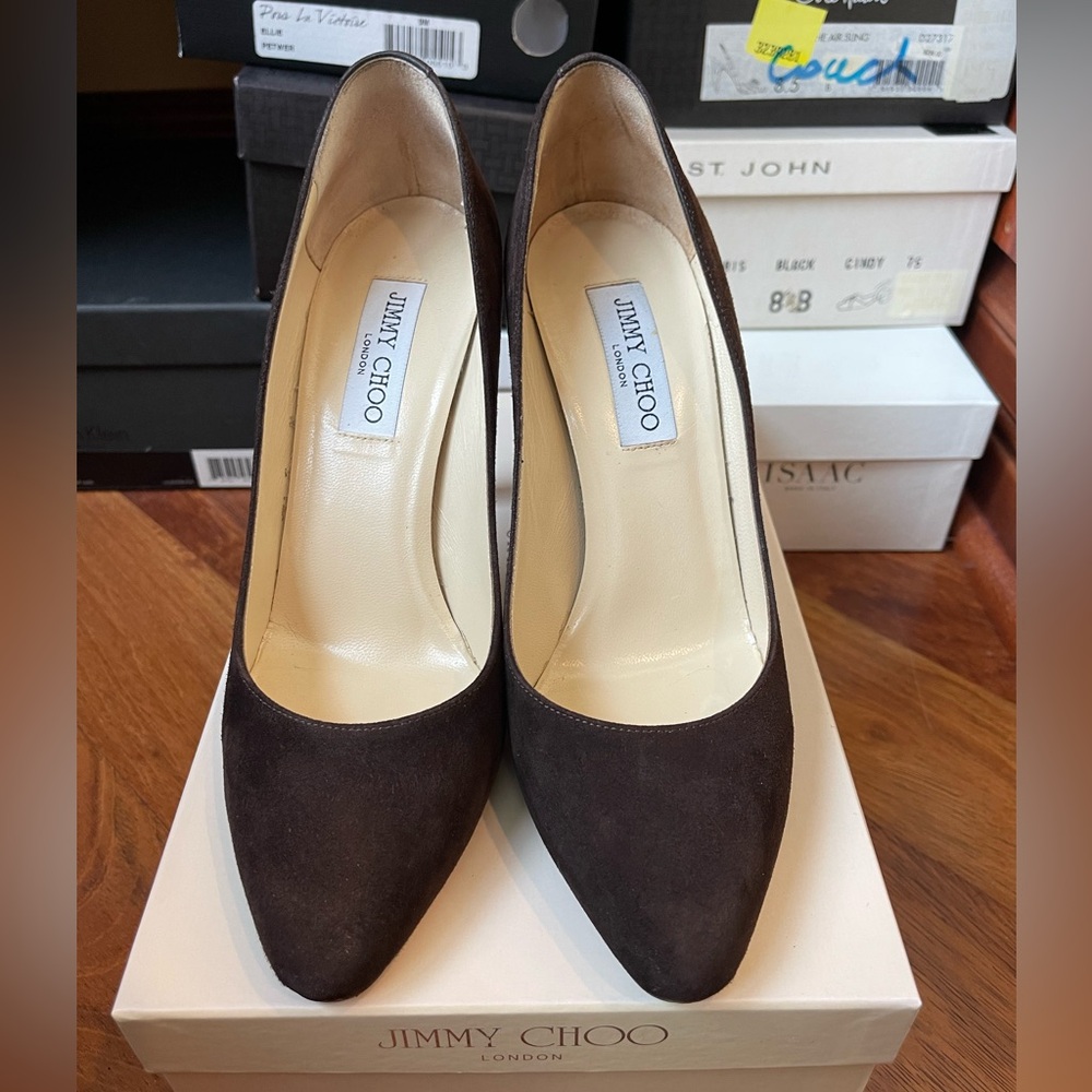 Jimmy Choo Suede High Heels / Pumps, Rounded Toe, Size 9B USA ( 39 EU), Brown
